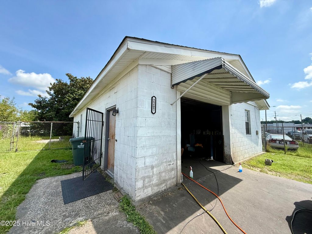 2207 May Street, Greenville, NC 27834