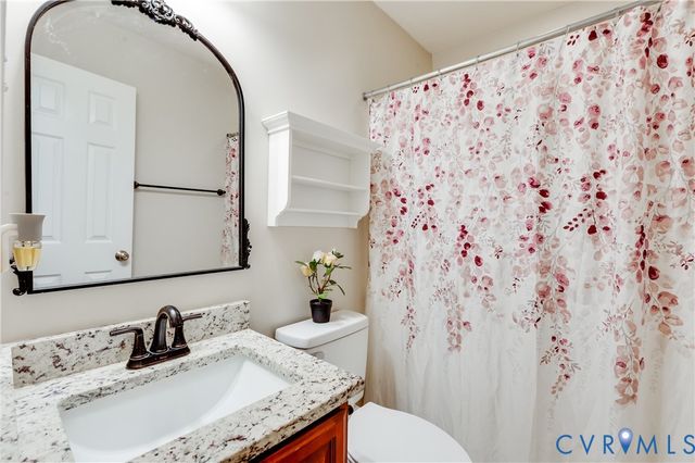 7698 Rural Point Rd, Mechanicsville, VA 23116