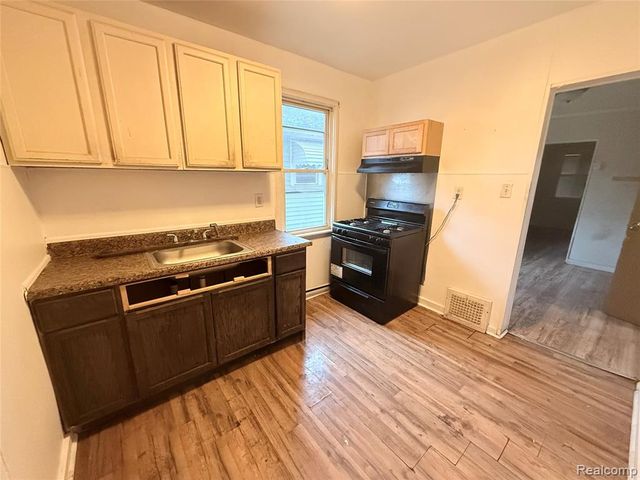 70 W Broadway Street, Ecorse, MI 48229