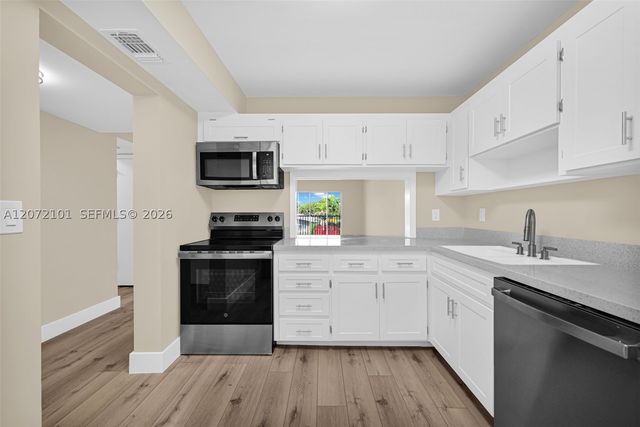215 SE 3rd Ave 206B, Hallandale Beach, FL 33009