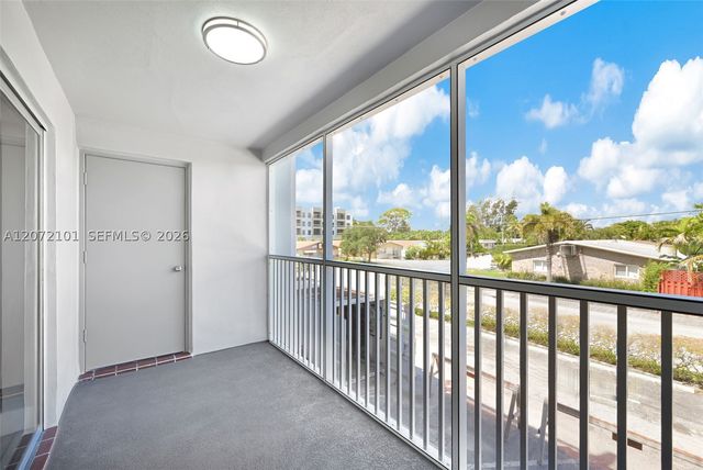 215 SE 3rd Ave 206B, Hallandale Beach, FL 33009