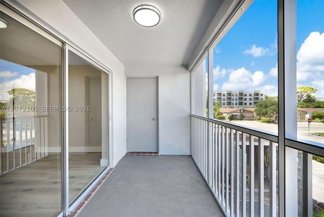 215 SE 3rd Ave 206B, Hallandale Beach, FL 33009