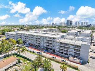 215 SE 3rd Ave 206B, Hallandale Beach, FL 33009