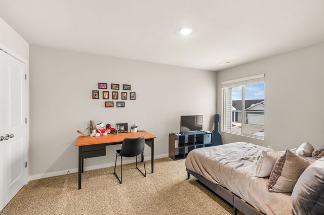 9612 Heightsview Drive, West Des Moines, IA 50266