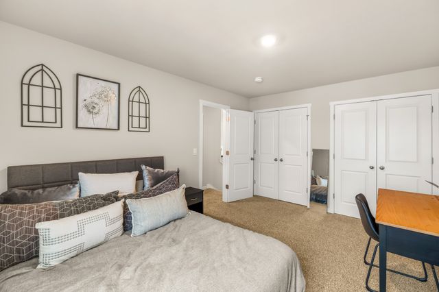 9612 Heightsview Drive, West Des Moines, IA 50266