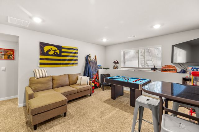 9612 Heightsview Drive, West Des Moines, IA 50266