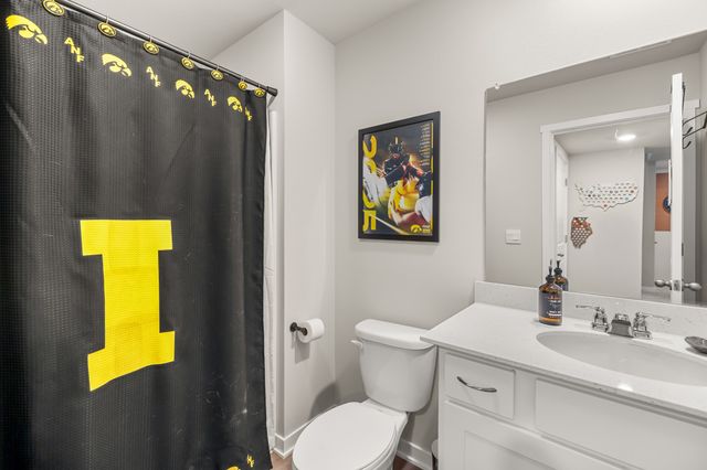 9612 Heightsview Drive, West Des Moines, IA 50266