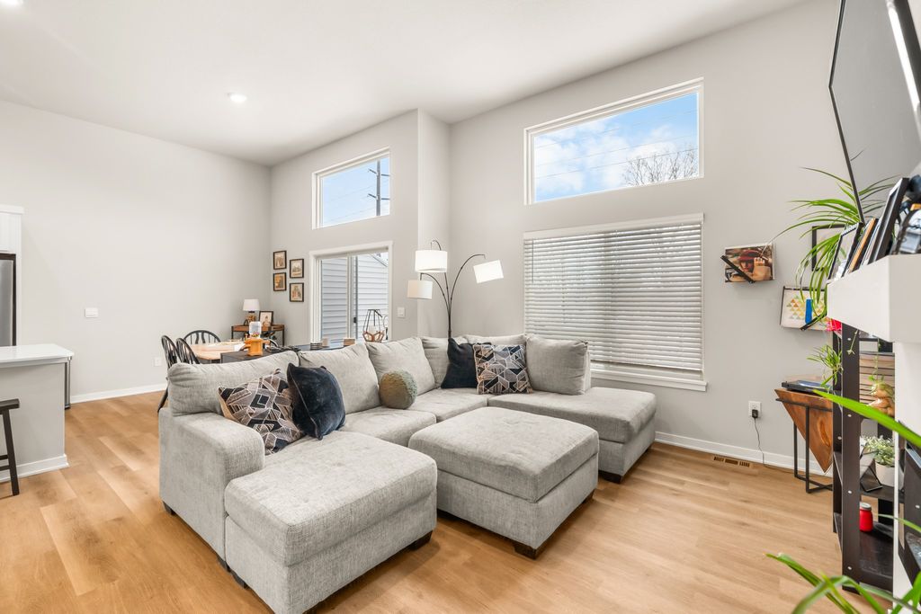 9612 Heightsview Drive, West Des Moines, IA 50266