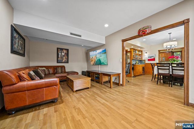 191 Tenafly Road, Tenafly, NJ 07670