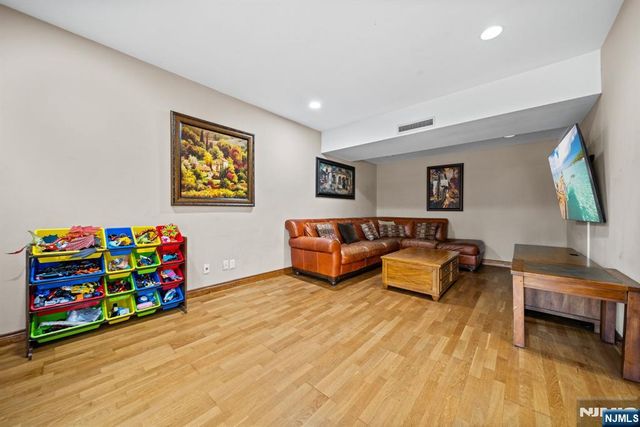 191 Tenafly Road, Tenafly, NJ 07670