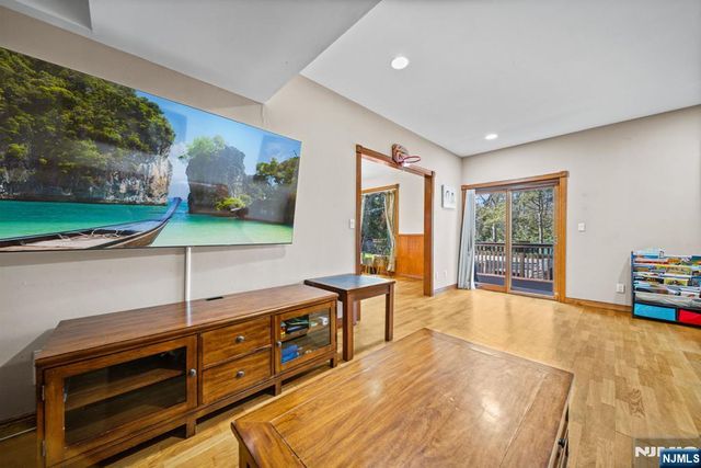 191 Tenafly Road, Tenafly, NJ 07670