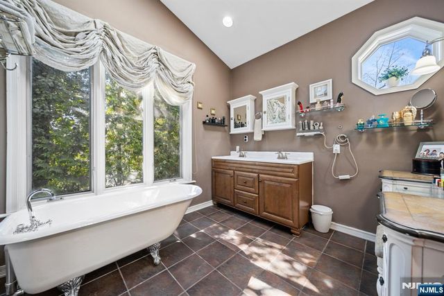 191 Tenafly Road, Tenafly, NJ 07670