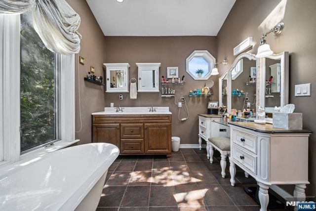 191 Tenafly Road, Tenafly, NJ 07670