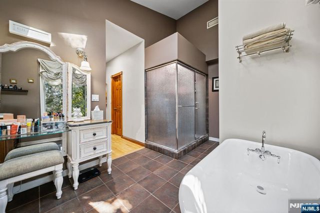 191 Tenafly Road, Tenafly, NJ 07670