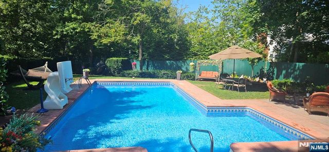 191 Tenafly Road, Tenafly, NJ 07670