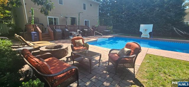 191 Tenafly Road, Tenafly, NJ 07670