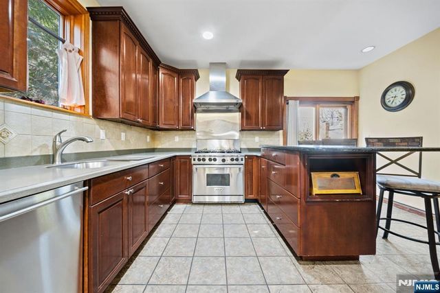 191 Tenafly Road, Tenafly, NJ 07670