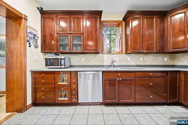 191 Tenafly Road, Tenafly, NJ 07670