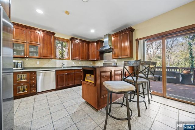 191 Tenafly Road, Tenafly, NJ 07670