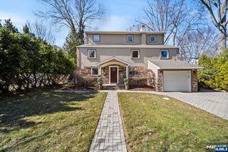 191 Tenafly Road, Tenafly, NJ 07670