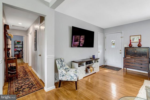 608 TAZEWELL RD NW, Vienna, VA 22180