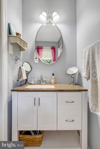 608 TAZEWELL RD NW, Vienna, VA 22180
