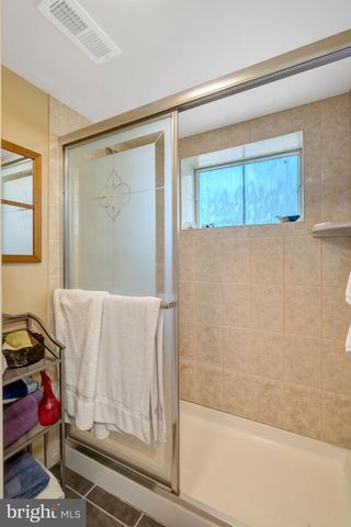 608 TAZEWELL RD NW, Vienna, VA 22180