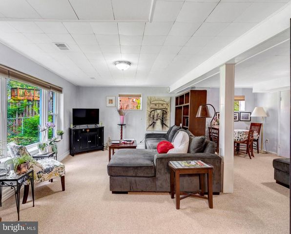 608 TAZEWELL RD NW, Vienna, VA 22180