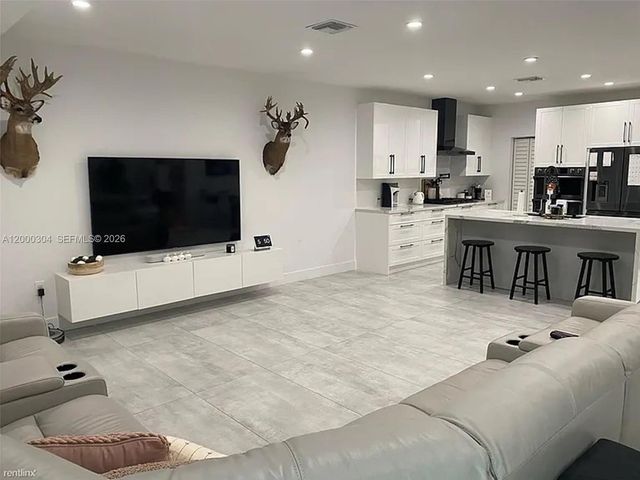 1935 SW 24th Ter, Miami, FL 33145