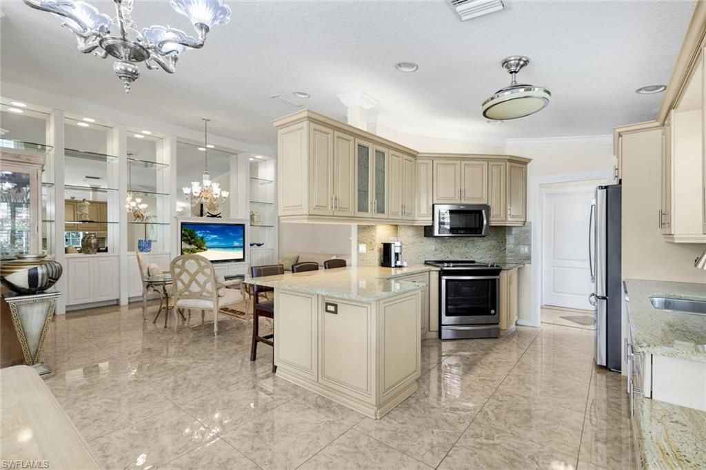 5808 Drummond WAY, NAPLES, FL 34119 — photo 4