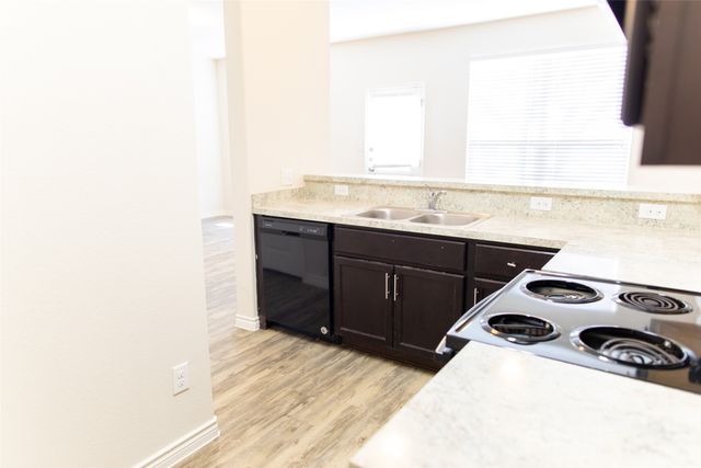 232 Cliff Heights Circle, Dallas, TX 75241