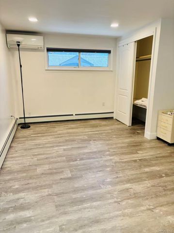 21 Keats Court, Bethpage, NY 11714