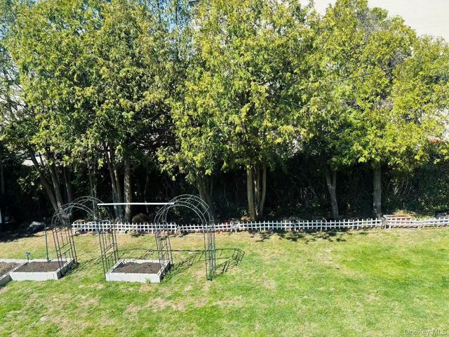 21 Keats Court, Bethpage, NY 11714