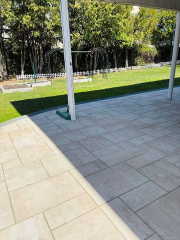 21 Keats Court, Bethpage, NY 11714