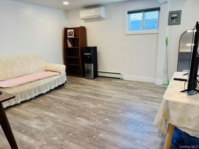 21 Keats Court, Bethpage, NY 11714