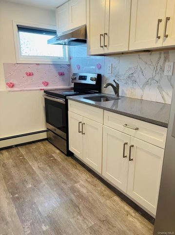 21 Keats Court, Bethpage, NY 11714