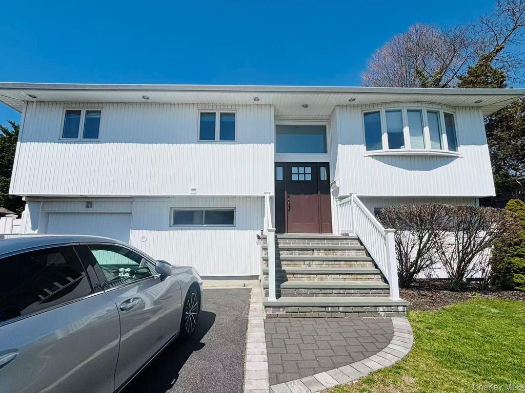 21 Keats Court, Bethpage, NY 11714