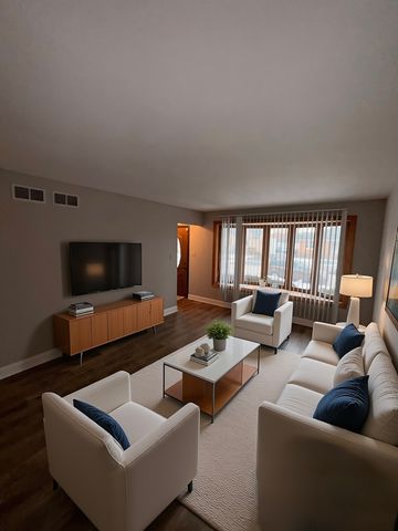 18136 Oakwood Avenue, Lansing, IL 60438