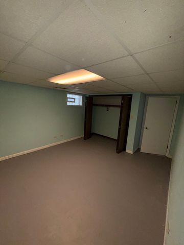 18136 Oakwood Avenue, Lansing, IL 60438