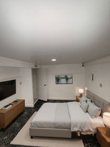 18136 Oakwood Avenue, Lansing, IL 60438