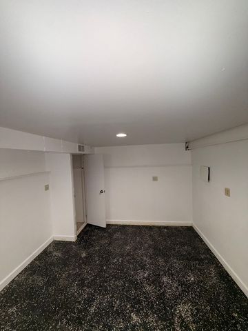 18136 Oakwood Avenue, Lansing, IL 60438