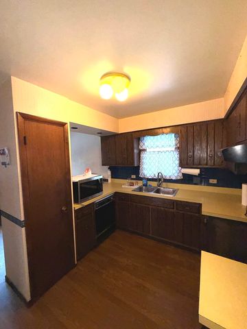 18136 Oakwood Avenue, Lansing, IL 60438