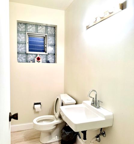 18136 Oakwood Avenue, Lansing, IL 60438