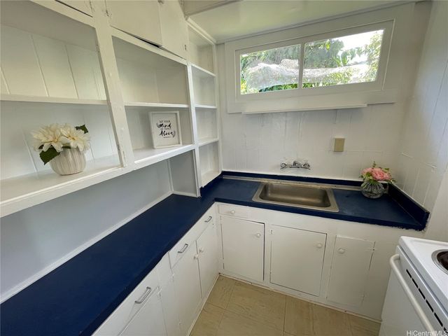 1030 16th Avenue, Honolulu, HI 96816