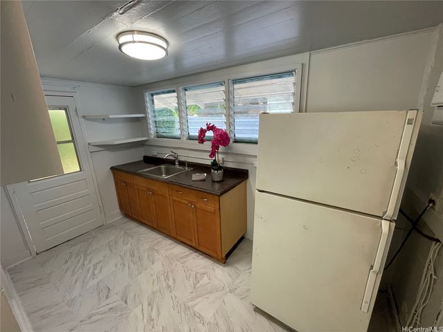 1030 16th Avenue, Honolulu, HI 96816
