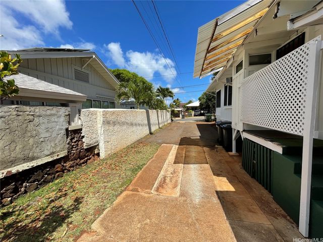1030 16th Avenue, Honolulu, HI 96816