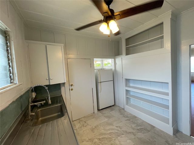 1030 16th Avenue, Honolulu, HI 96816