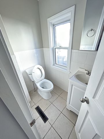 40 Hurd St 1, Melrose, MA 02176