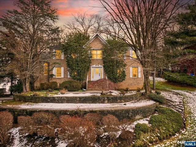 117 Van Riper Lane, Woodcliff Lake, NJ 07677