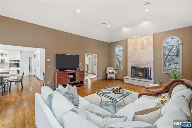 117 Van Riper Lane, Woodcliff Lake, NJ 07677